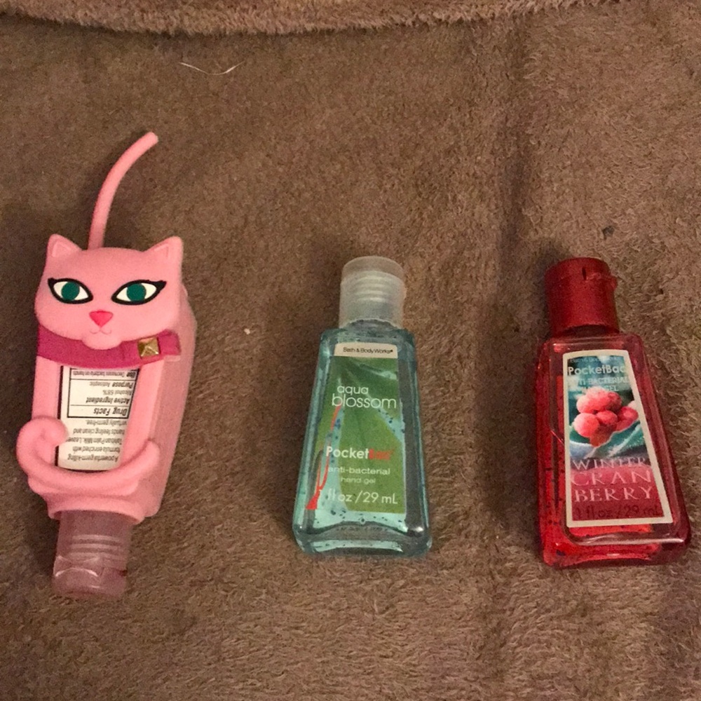 B&BW kitty sanitizer holder with 3 sanitizers!